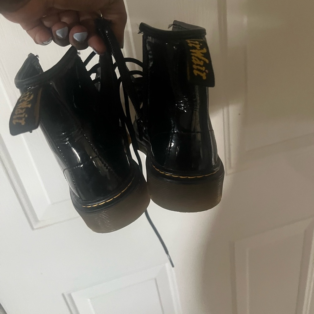 Kids Dr. Martens 1460 Black Patent Leather Unisex Lace Up Combat Boots - Picture 4 of 7